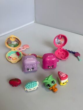Shopkins Lot - Lil Secrets Mini Carry Cases 4 Shopkins Characters Miniature Kids